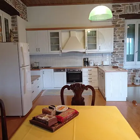 Marina Traditional Stonehouse Villa Afétai